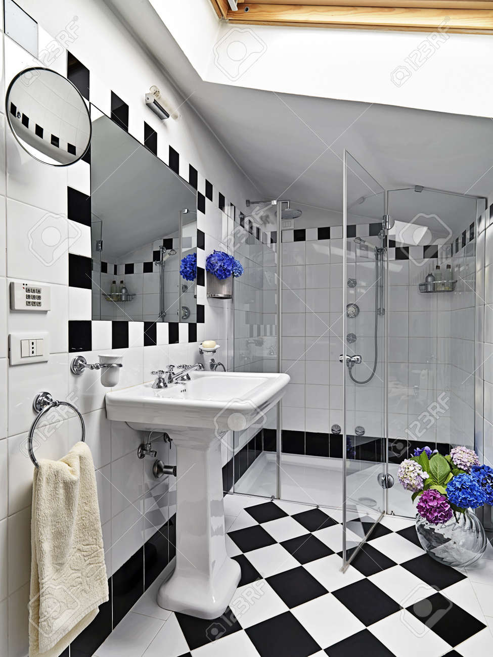 Arredamento bagno bianco e nero : arredo bagno bianco e nero ...