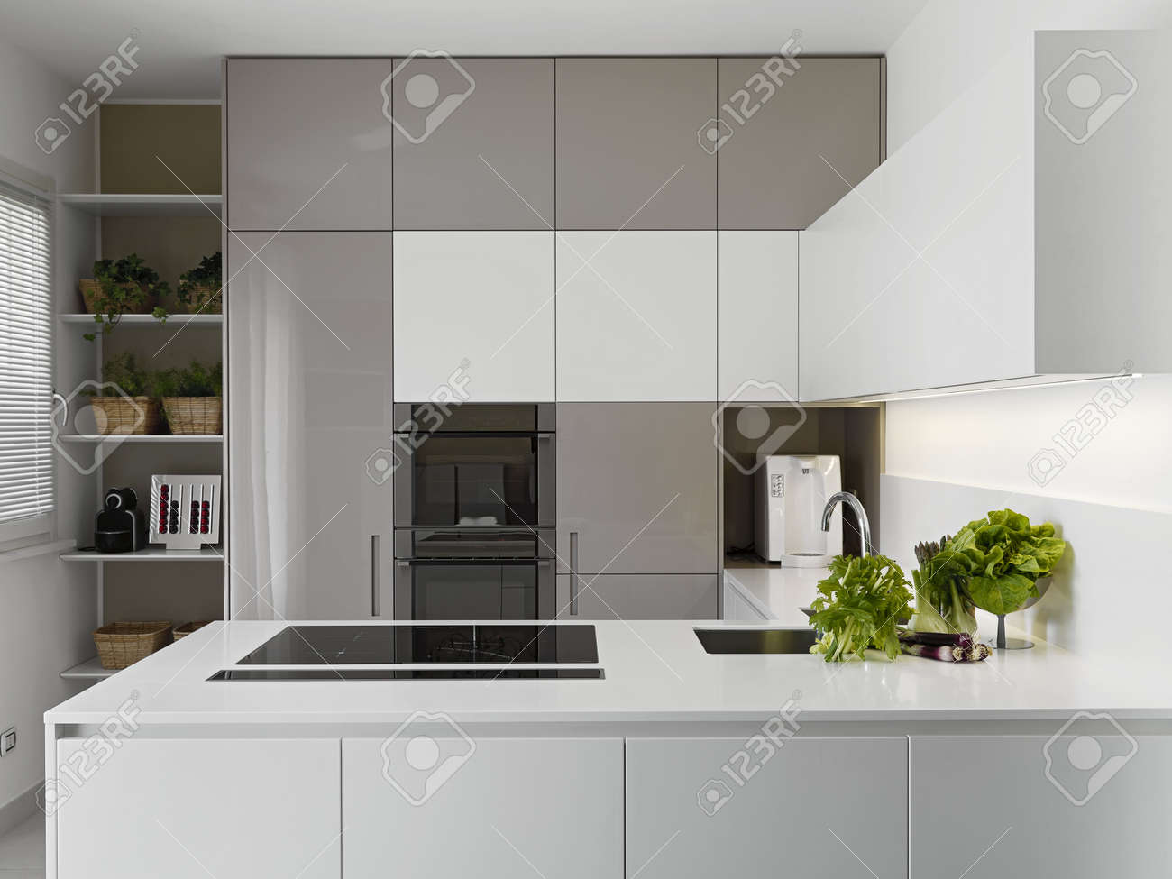 Cucine moderne con finestra sul lavello : cucine piccole in ...