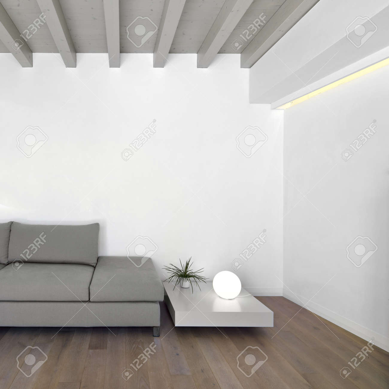 Modernes wohnzimmer mit parkett lizenzfreie fotos, bilder und ...