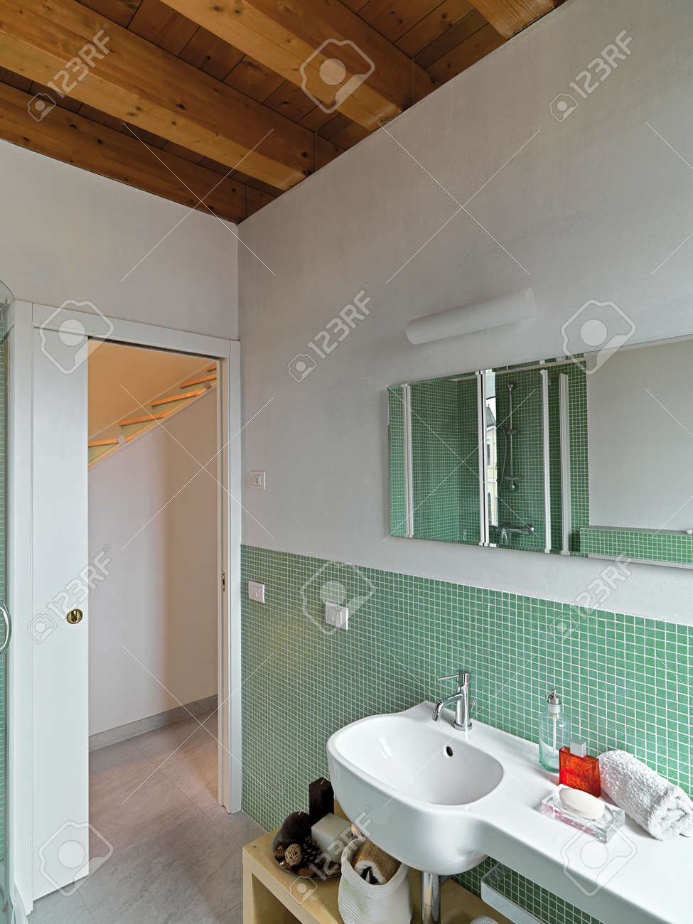 Bagni moderni a mosaico : bagni moderni con mosaico. bagno moderno ...