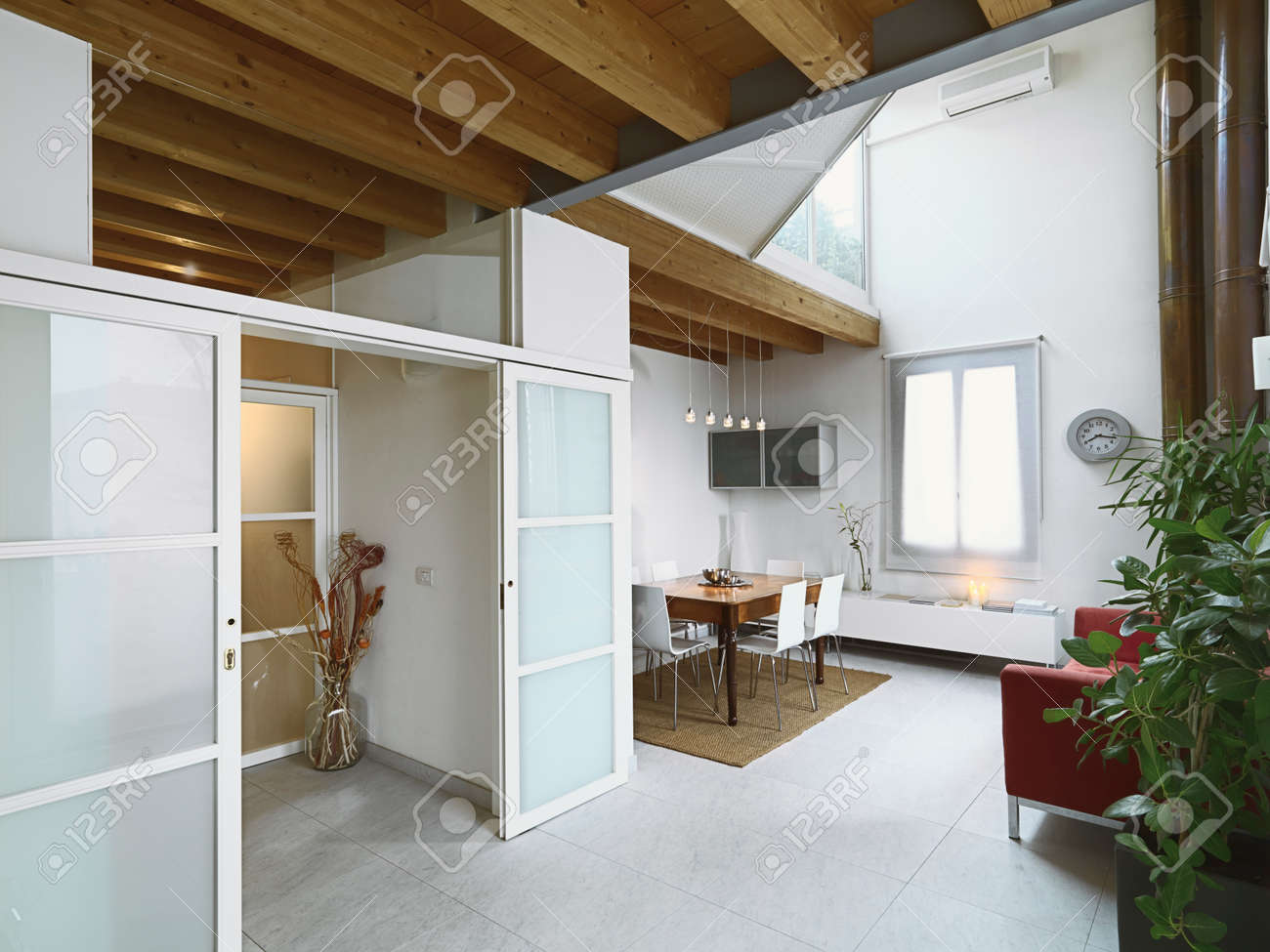 Wohnzimmer holzdecke: schlafzimmegestaltung holzdecke wände ...