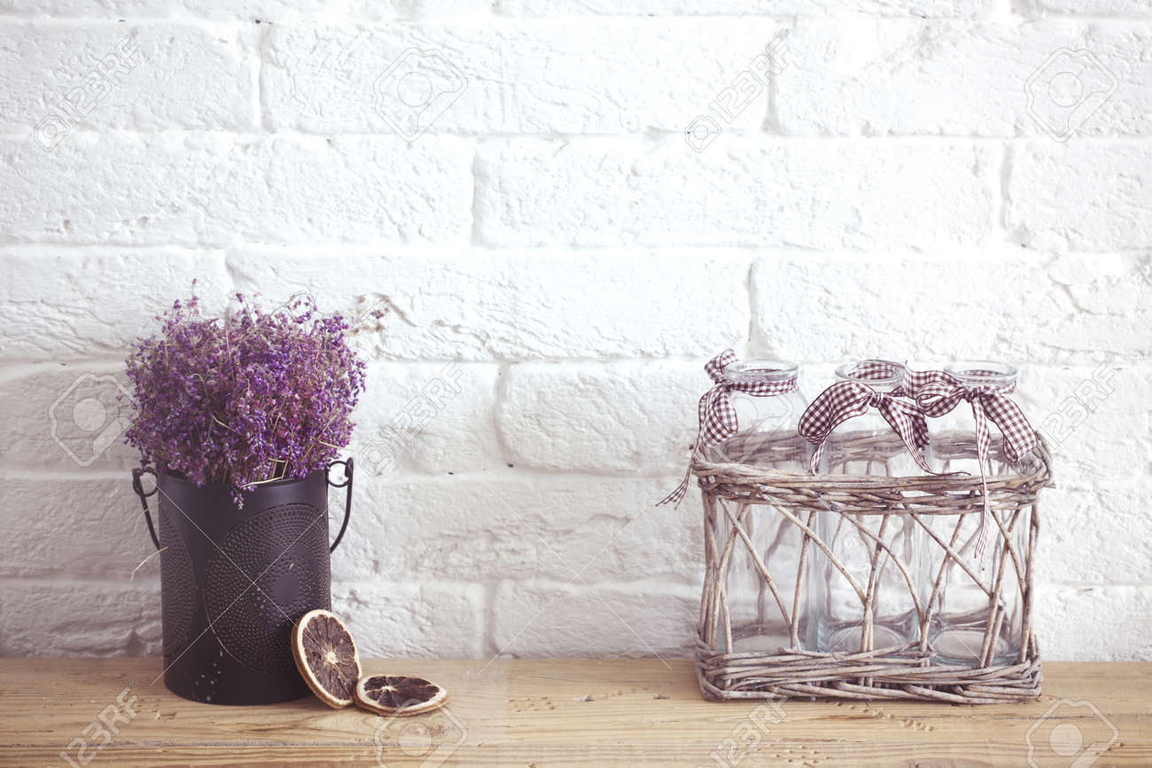 Décor rustique, style provençal. lavender bouquet de fleurs des ...