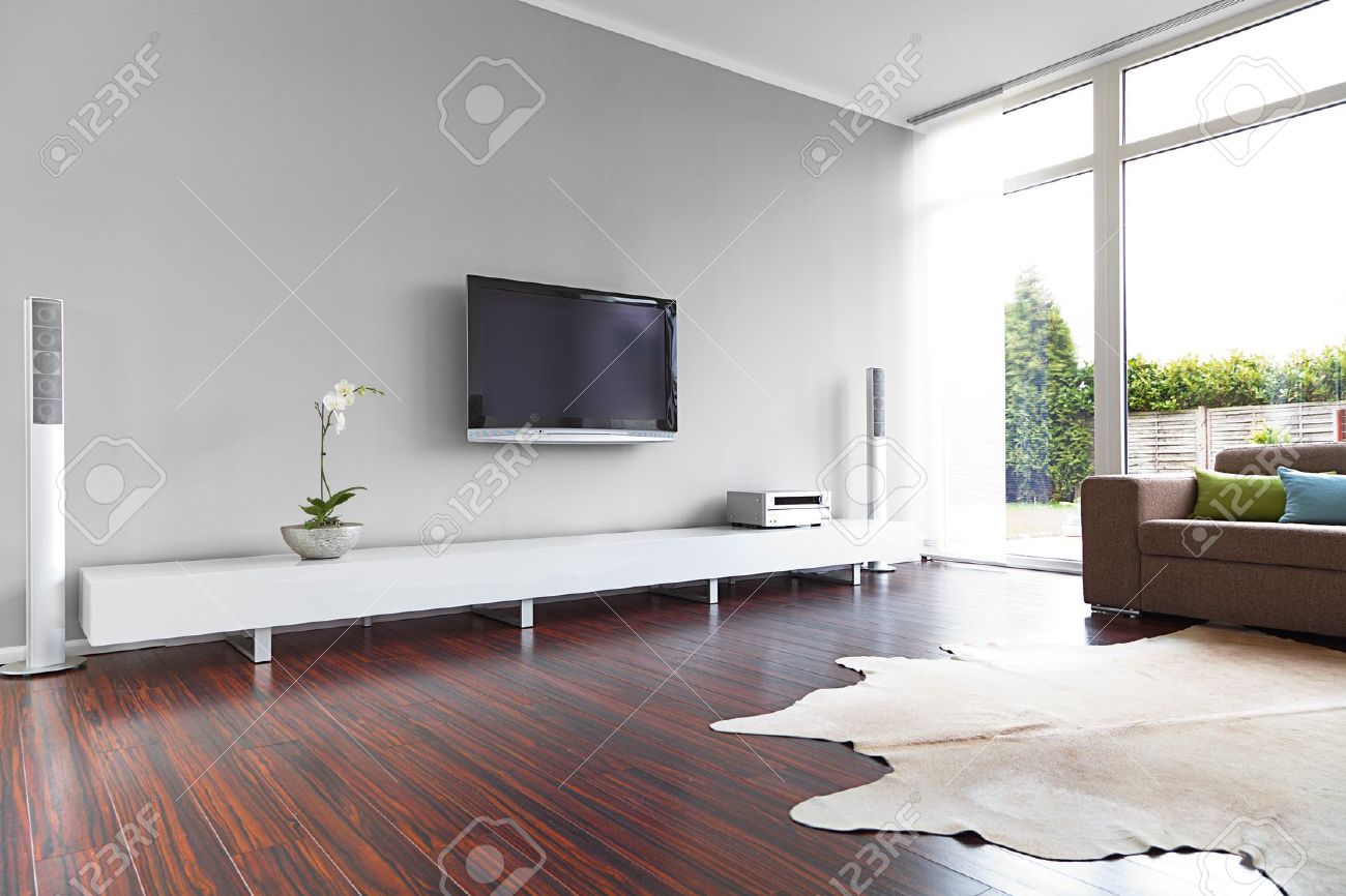 Moderne wohnzimmer mit tv und hifi anlage lizenzfreie fotos ...