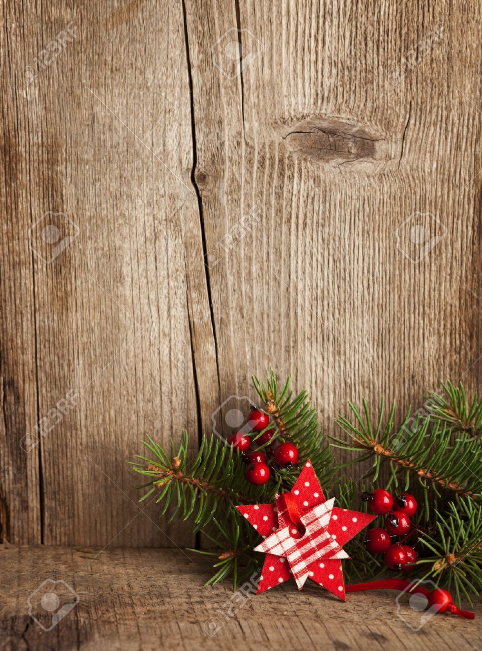 Kerst decoratie op houten plank royalty vrije foto, plaatjes ...