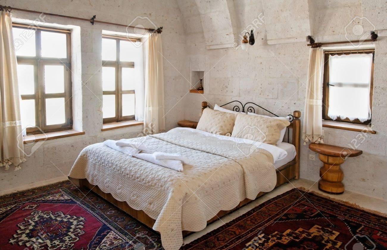 Tende per letto a baldacchino: tenda castello a letto ... Arredamento country chic camera da letto trulli