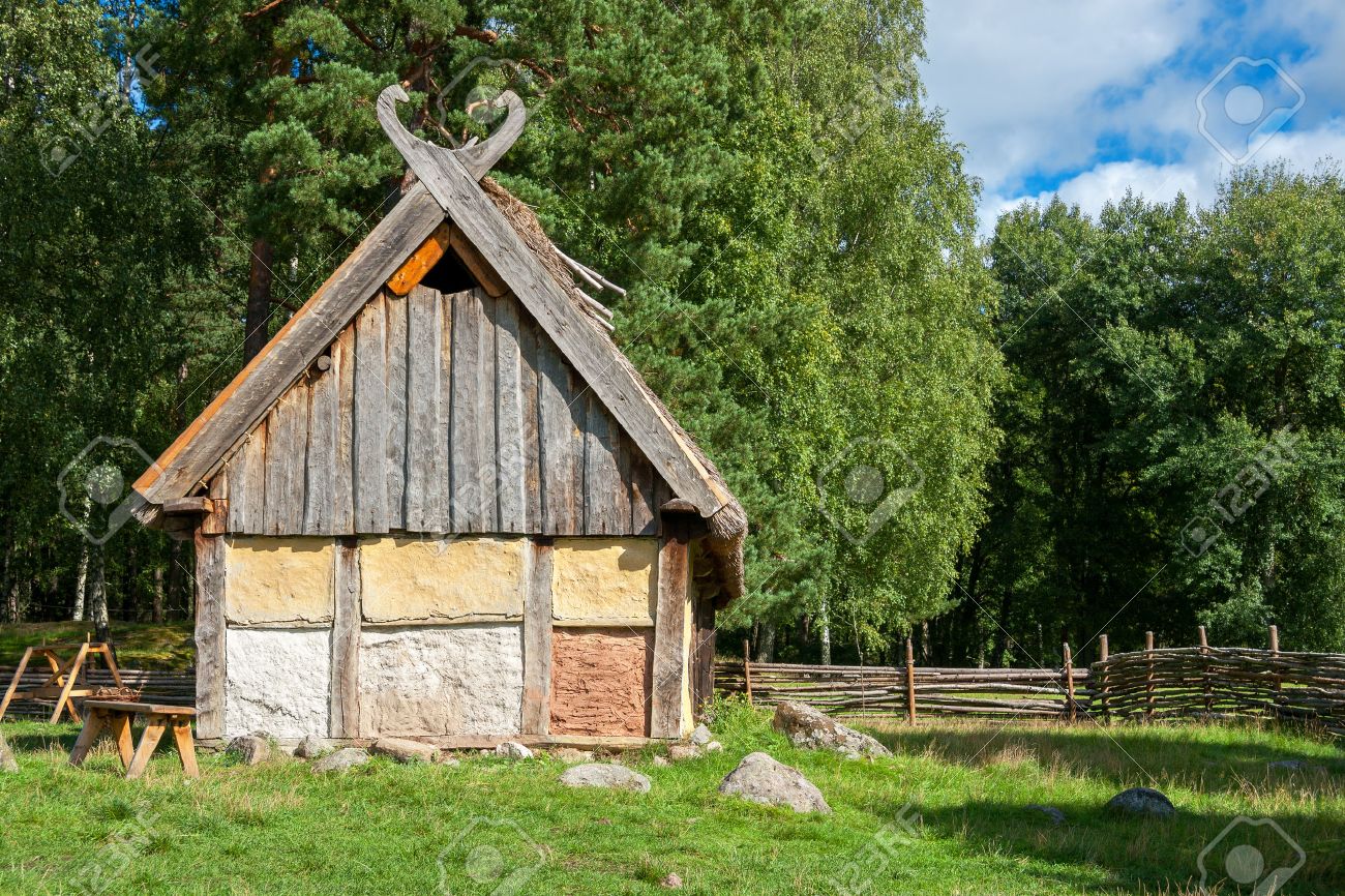 Holzhaus in wikinger dorf schweden skandinavien europa lizenzfreie bilder 35763326