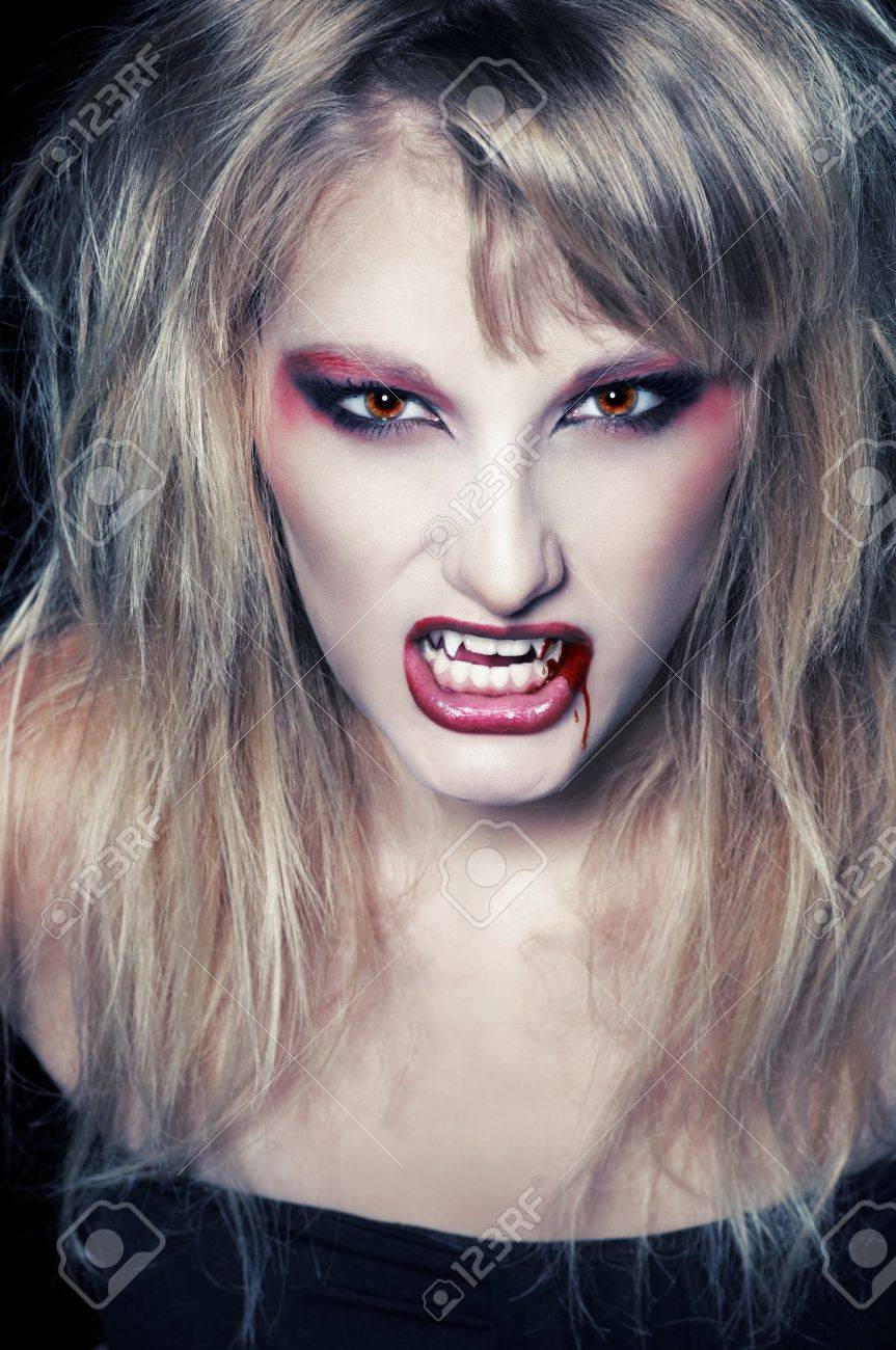 Perruque femme vampire blonde