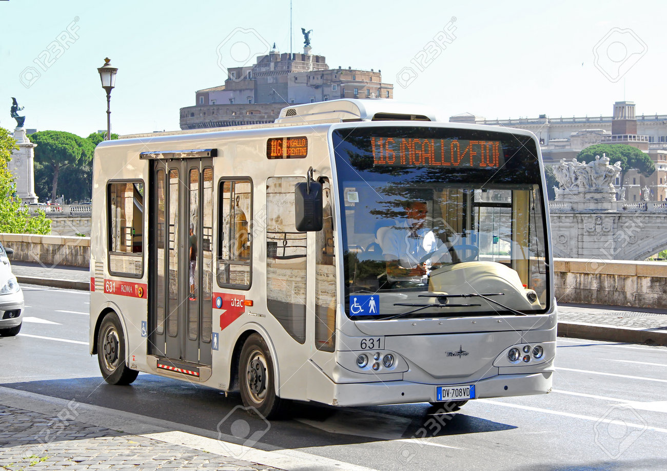 37795698-ROME-ITALY-AUGUST-1-2014-Small-city-bus-Tecnobus-Gulliver-at-the-city-street--Stock-Photo.jpg