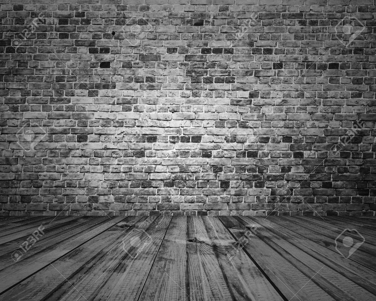 Ancienne chambre avec mur de briques, fond gris cru banque d ...