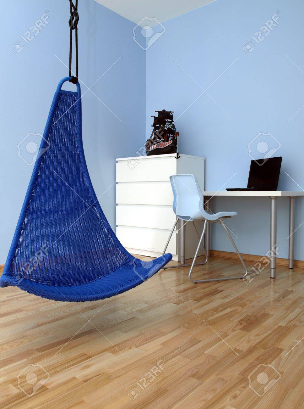 Bleu swing originale dans la chambre garçon de l'adolescence ...
