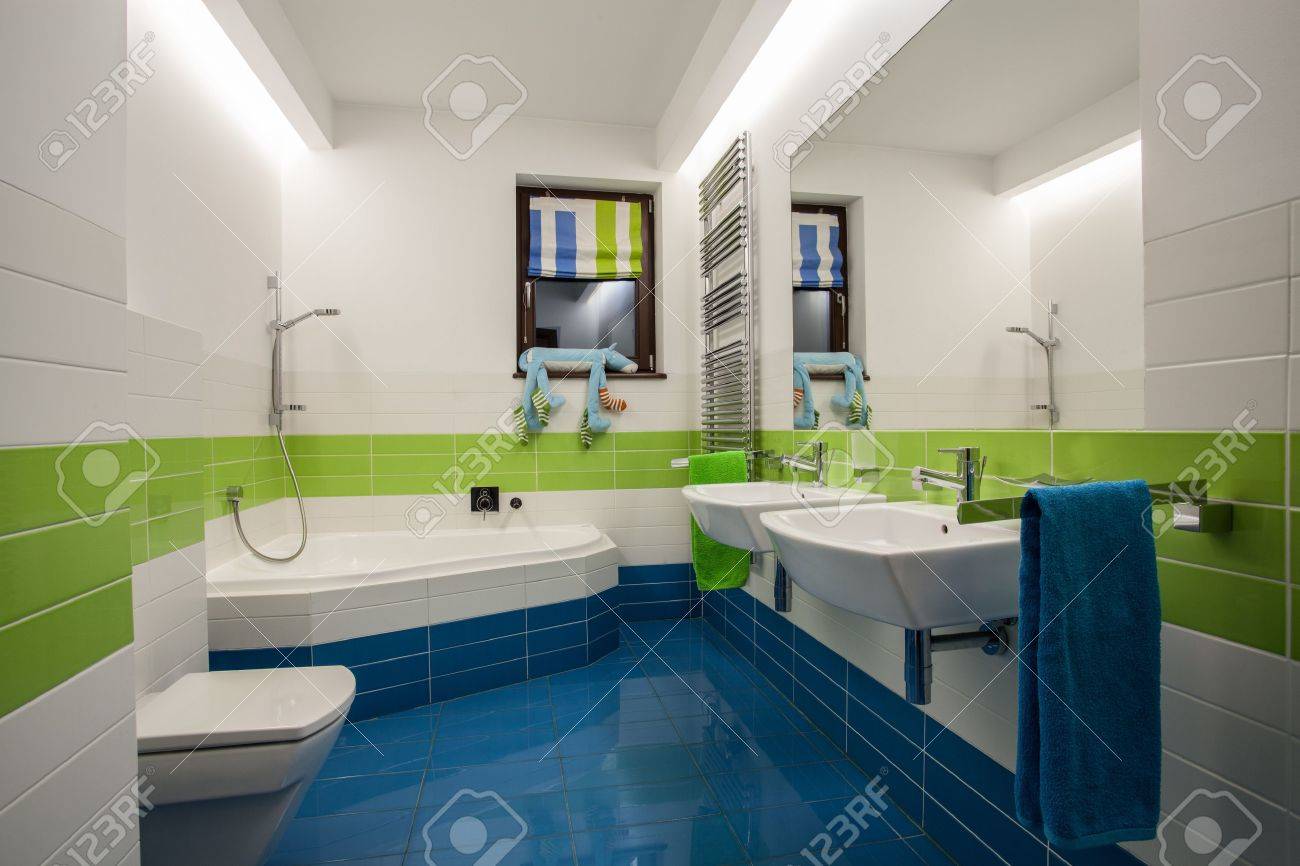 Travertin maison salle de bain enfants haut en couleurs dans un ...