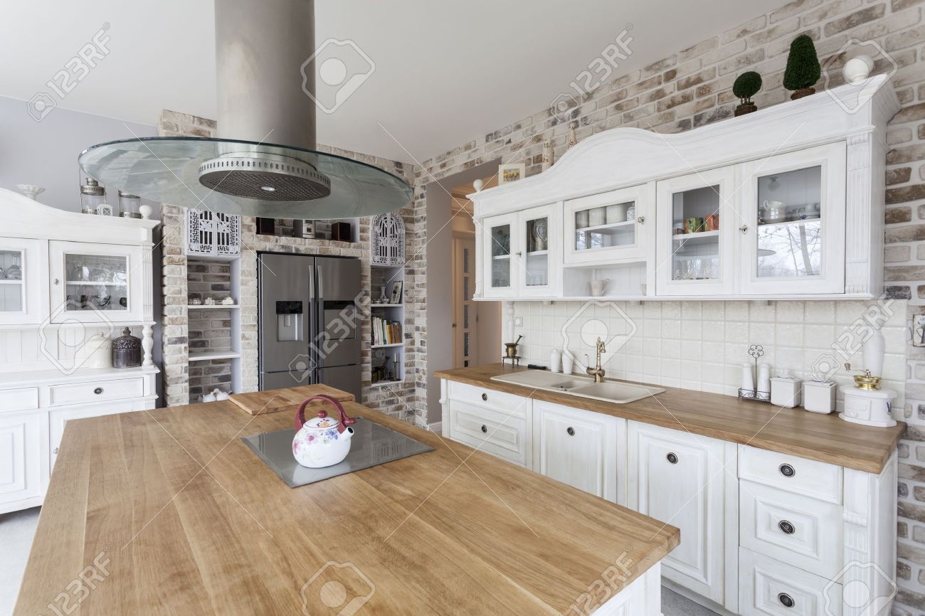 Cucina scavolini liberamente bianca : cucina a legna usata toscana ...