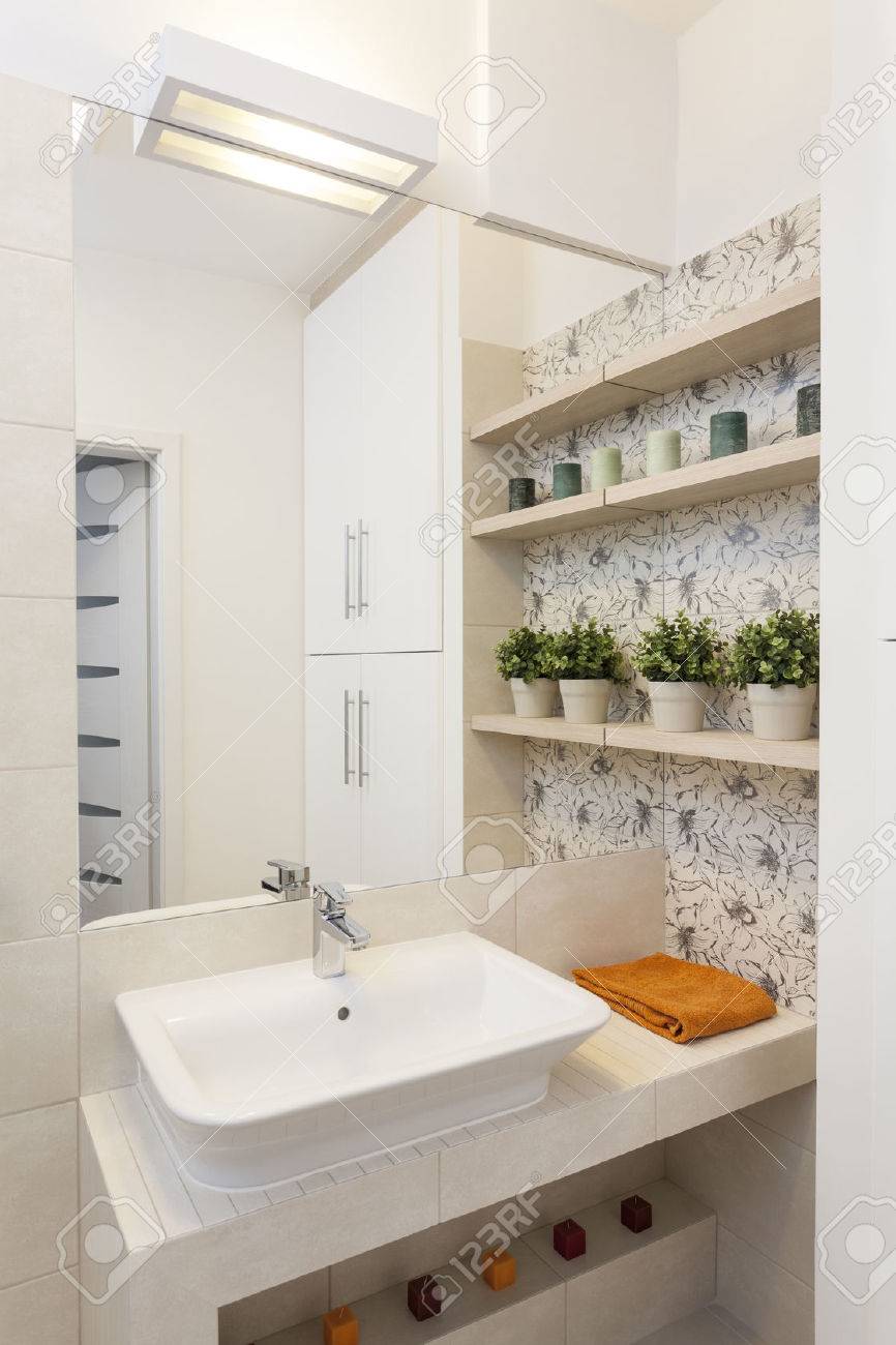 Accogliente appartamento primo piano di lavandino in bagno ... Lavandino bagno ciotola