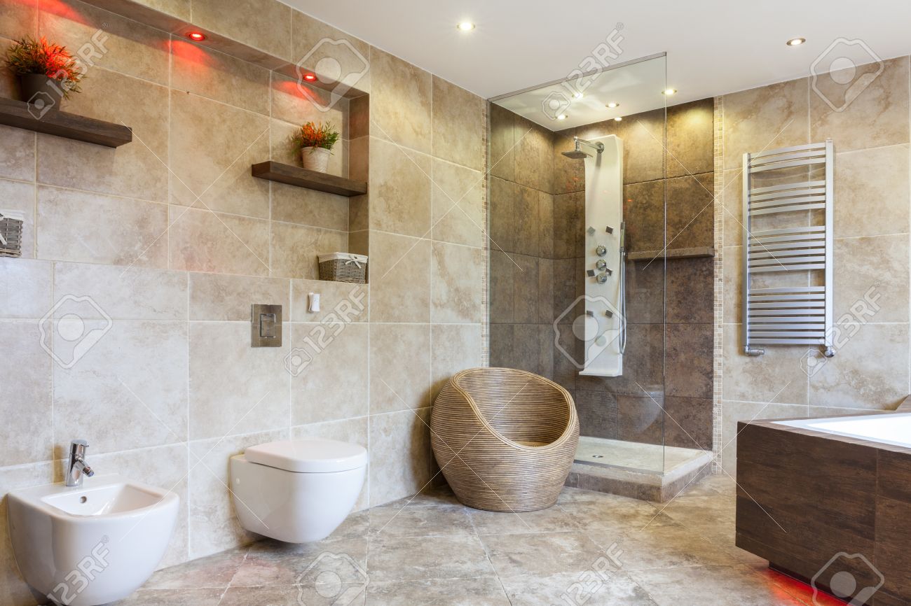 Carrelage salle de bain beige et marron: salle de bain blanche et ...