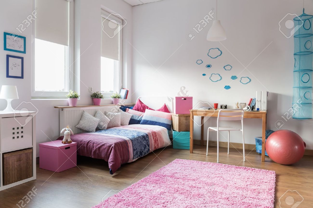 Tiener meisje slaapkamer en een ruimte voor onderzoek royalty ...