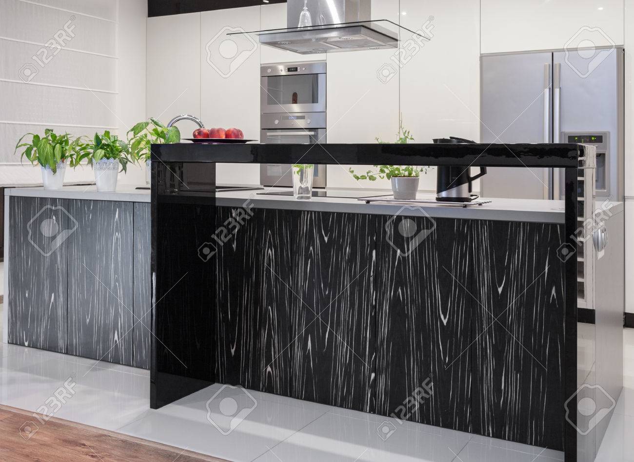 Photo de nouvelle cuisine avec plan de travail de décoration en ...