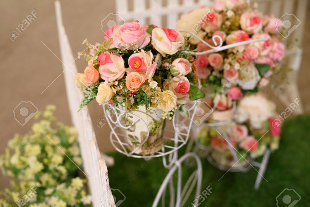 Beige bloemen royalty vrije foto's, plaatjes, beelden en stock ...