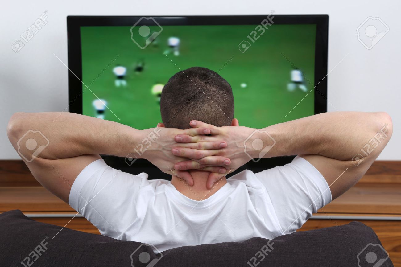 Voetbal kijken royalty vrije foto's, plaatjes, beelden en stock ... Kijken azië slaapkamer