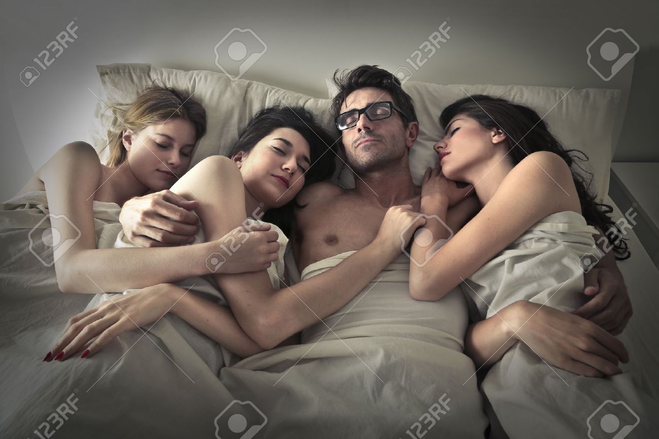 donne cercano ragazzo