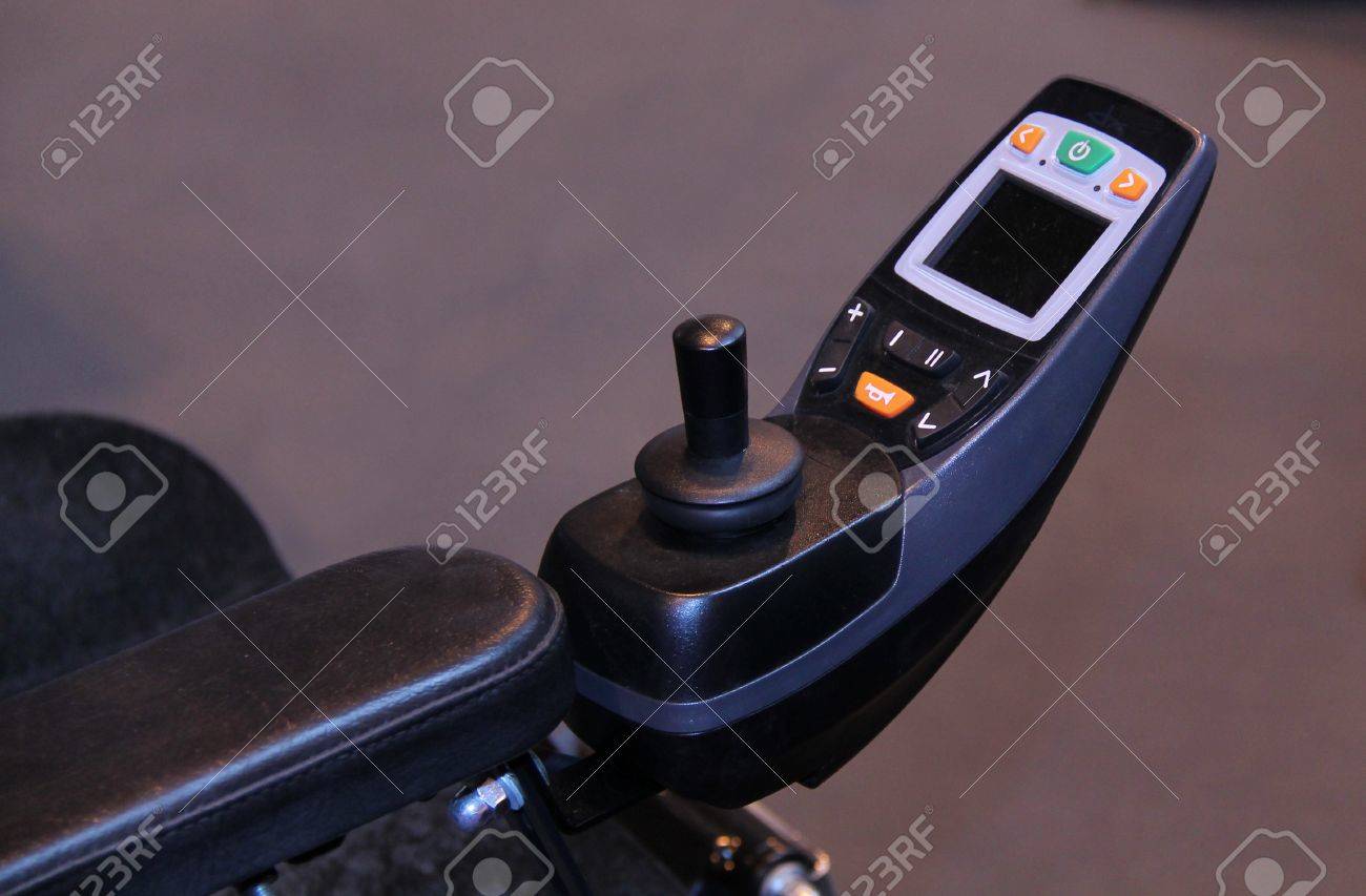 Les commandes électriques d'un handicap moderne fauteuil roulant ...