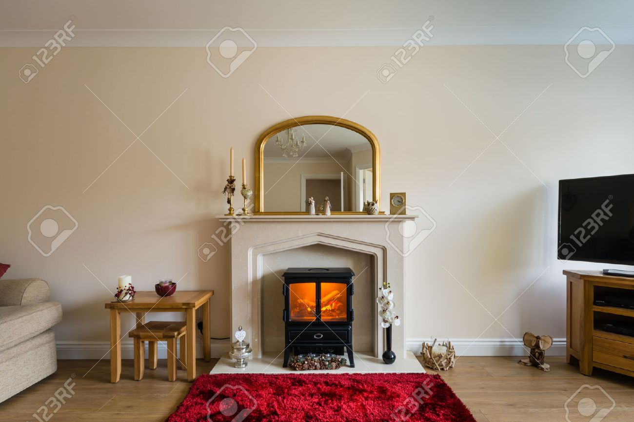 Open haard in de woonkamer / modern living room met houtkachel in ...