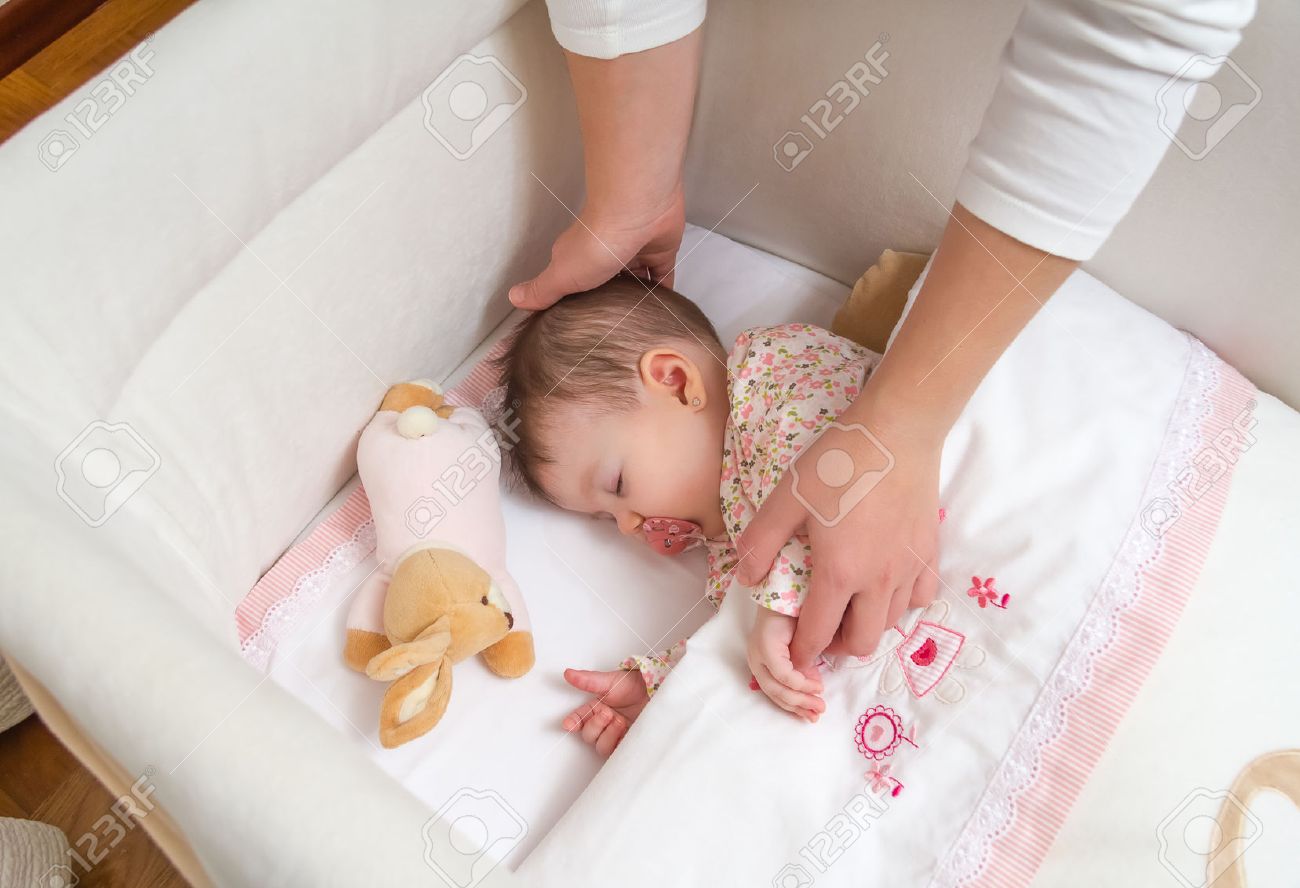 Babybett lizenzfreie vektorgrafiken kaufen: 123rf Babybett zwillinge