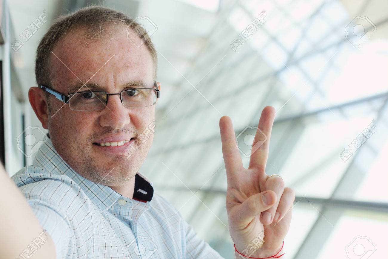 http://previews.123rf.com/images/dubova/dubova1508/dubova150800052/43155855-Selfie-portrait-of-a-handsome-35-years-old-man-smiling-indoor-Stock-Photo.jpg