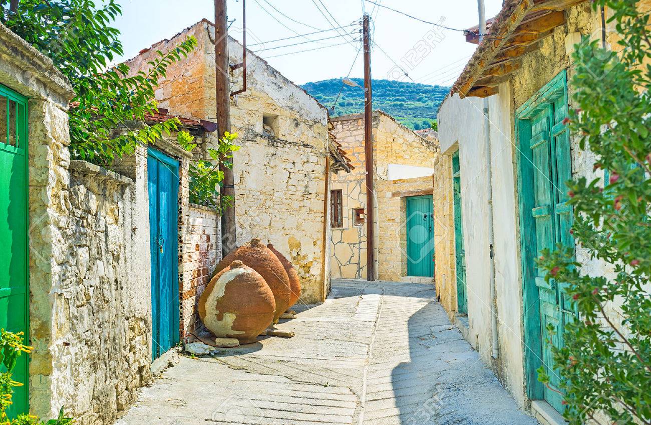 Case in pietra e legno: caratteristiche installazione di finestre ... Ville in pietra e legno