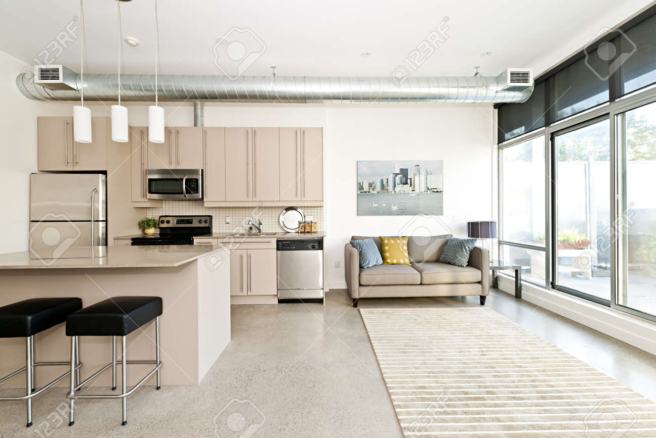 Keuken en woonkamer van loft appartement kunstwerk van fotograaf ...