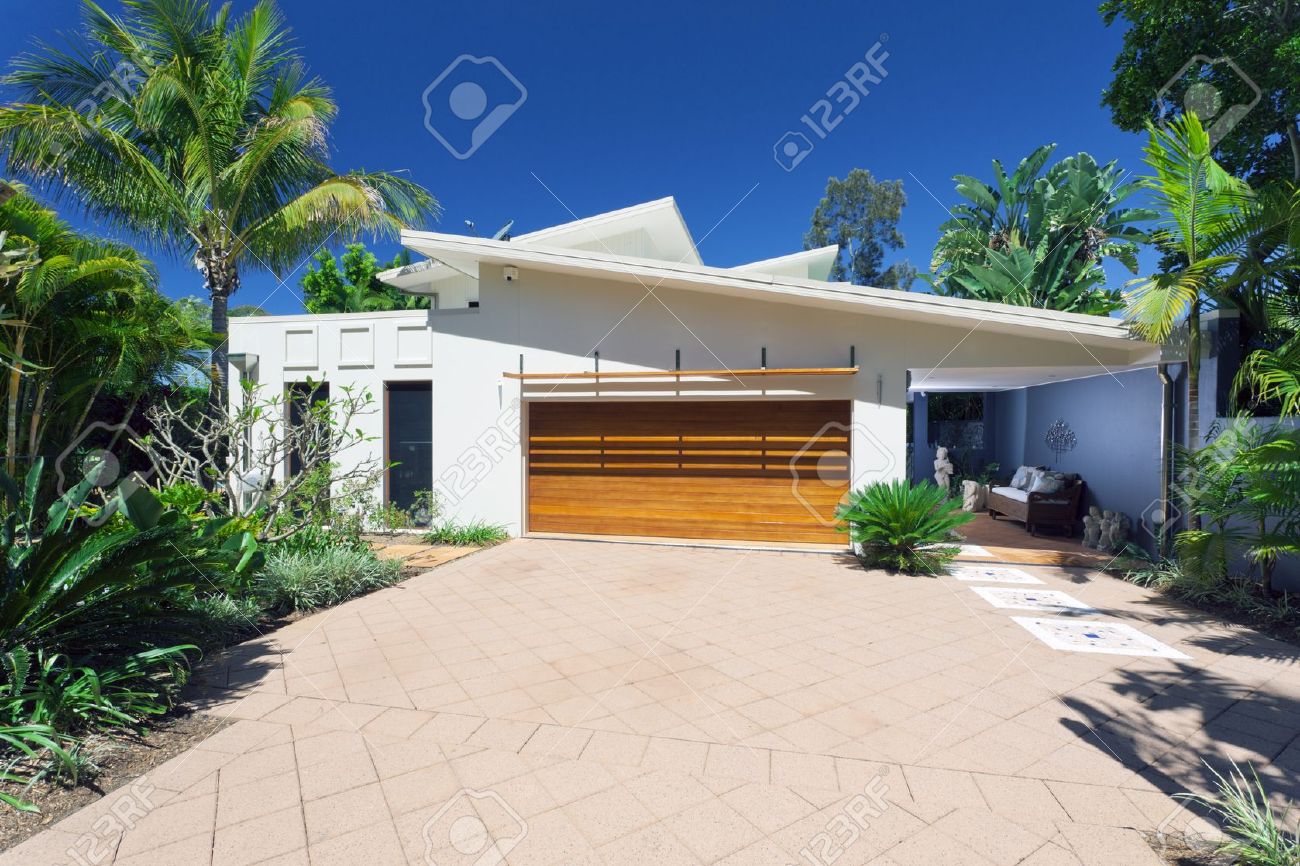 Modern House Front nd ntrance Stock Photo, Picture nd oyalty ... Modern House Front nd ntrance Stock Photo, Picture nd oyalty ... - ^