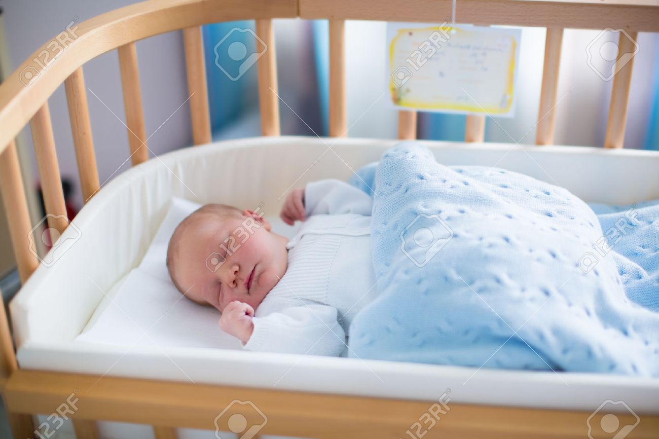 Babybett lizenzfreie vektorgrafiken kaufen: 123rf