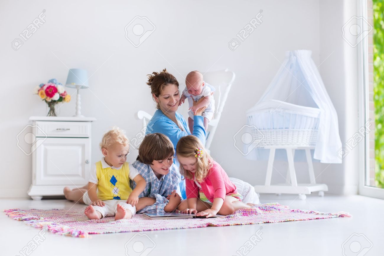 Voor kinderen royalty vrije foto's, plaatjes, beelden en stock ... Bed voor twee peuters