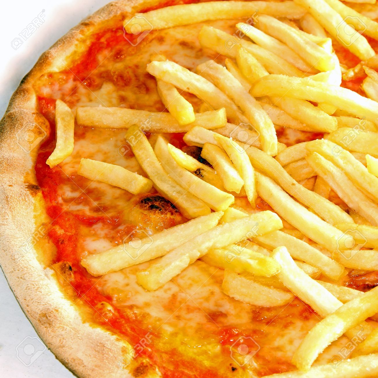 27353124-Pizza-napoletana-con-patatine-f