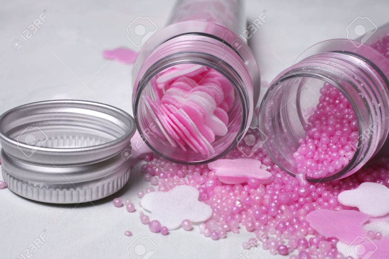 archivio fotografico bottiglie con bagni di sale rosa e argento coprire