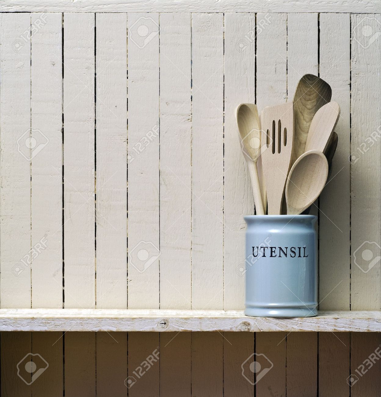 Keuken kookgerei, houten spatels etc in china opslag pot, op een ...
