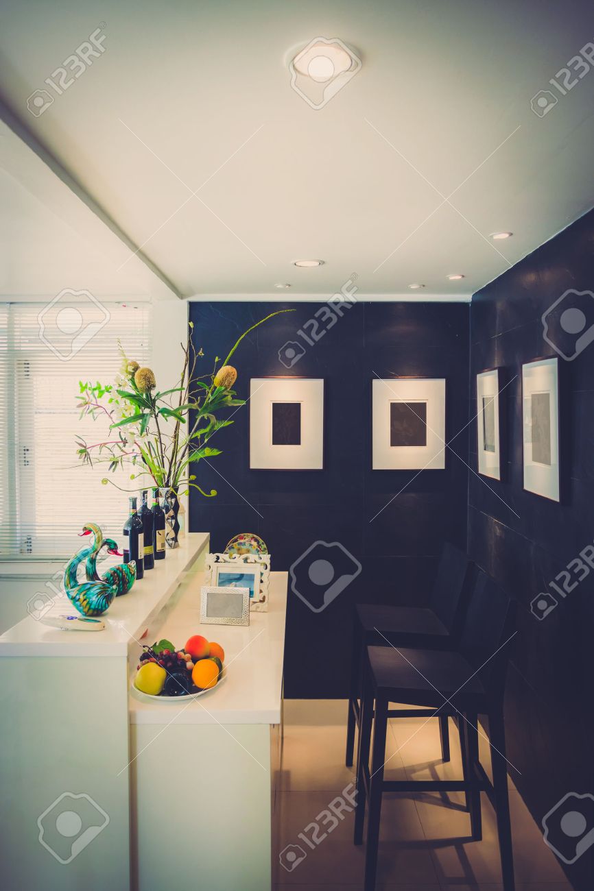 Moderne woonkamer met moderne bar stijl in vintage kleur. royalty ...