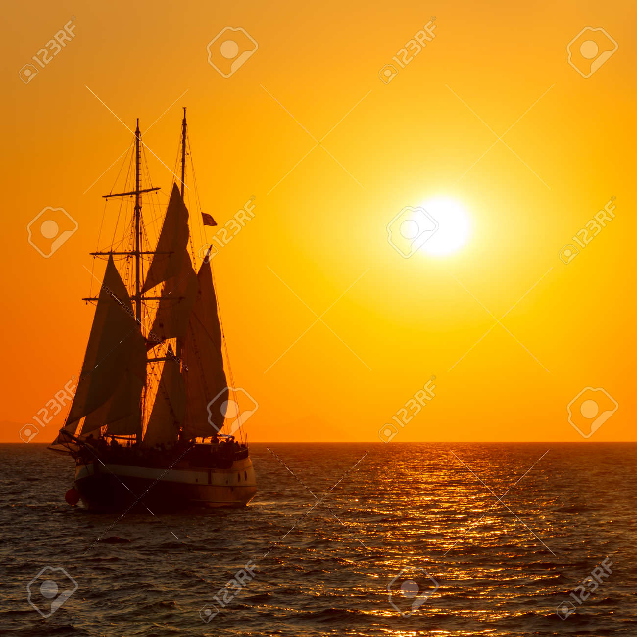 Segelschiff Silhouette Im Roten Sonnenuntergang Auf Dem Meer ... Segelschiffe auf dem meer sonnenuntergang
Segelschiffe auf dem meer sonnenuntergang
Segelschiff Silhouette Im Roten Sonnenuntergang Auf Dem Meer ...
