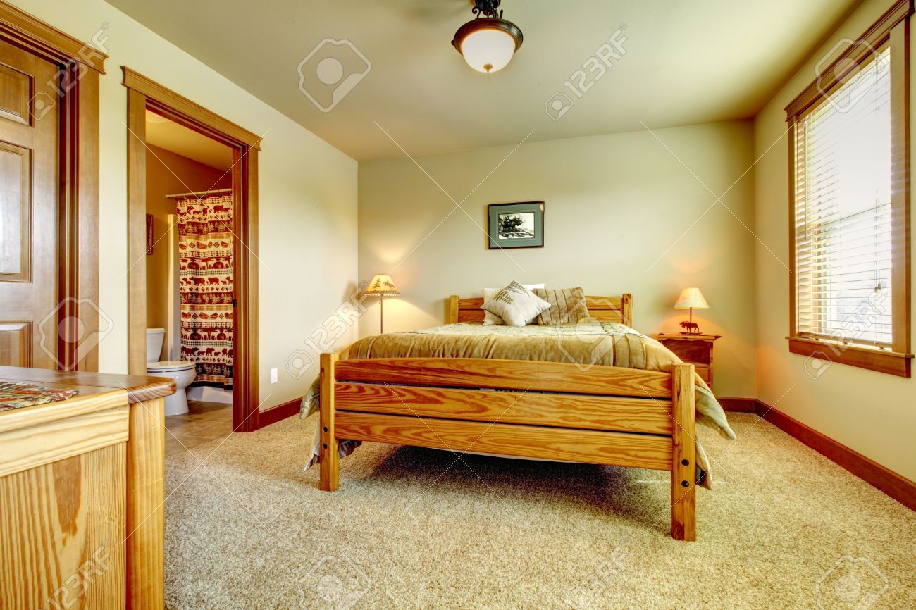 Natrliche Kabine Bauernhaus Schlafzimmer Mit Beige Teppich Und