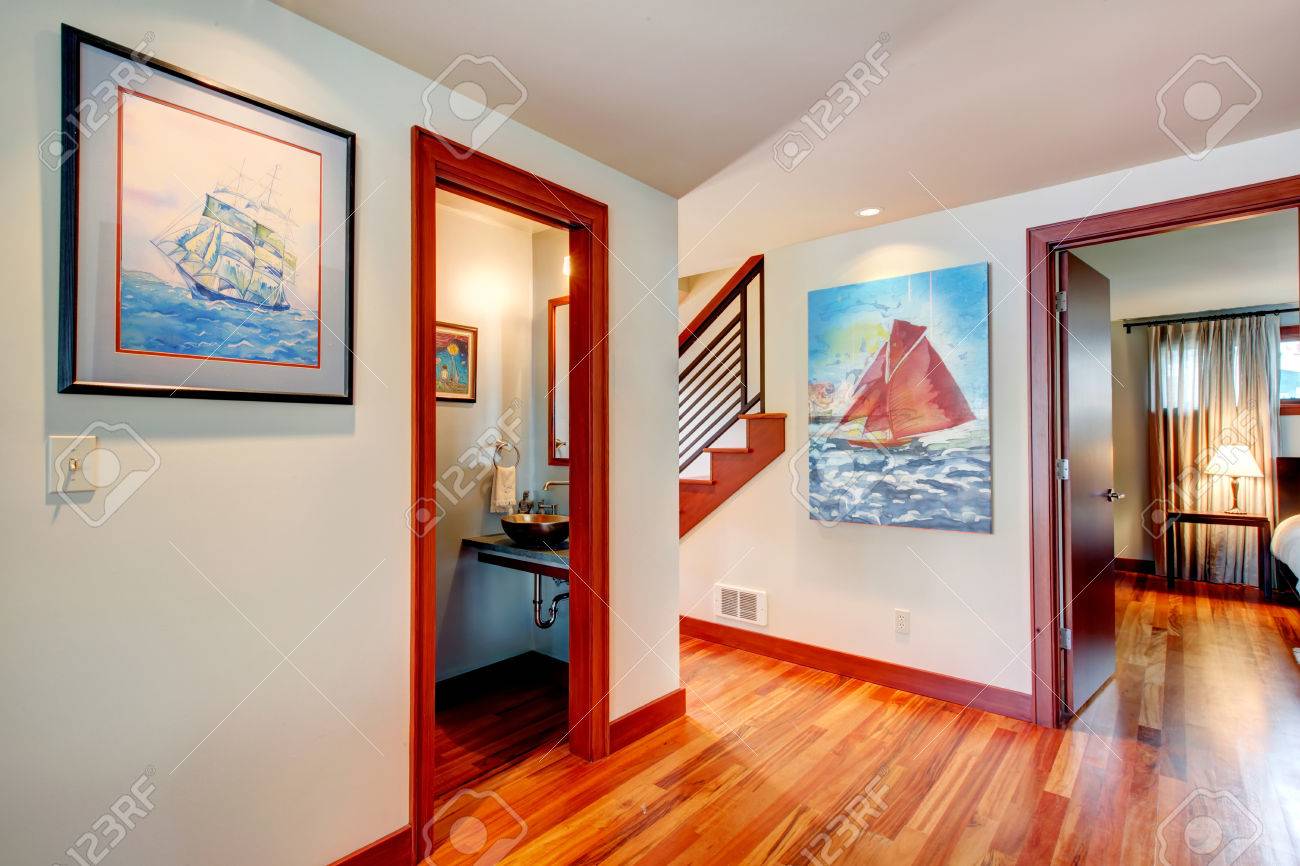 Ivory Flur Mit Parkett Eisengelnder Treppe Offen Fr