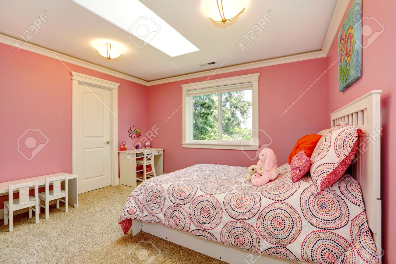 Gemütlich und sanfte farben schlafzimmer für mädchen. rosa wände ...