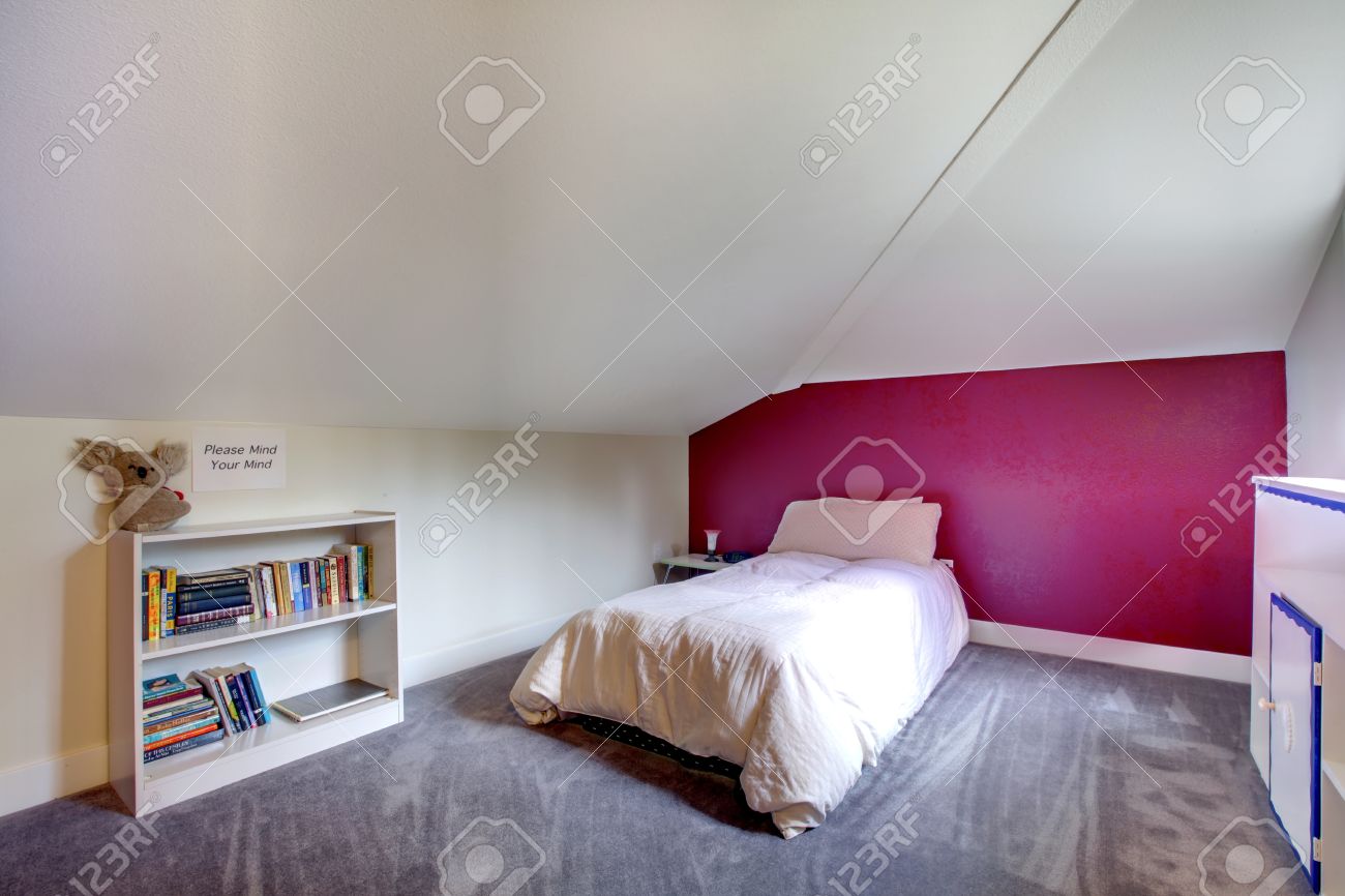 Pareti a righe rosse: decorazione di interni su parete pannelli e ...