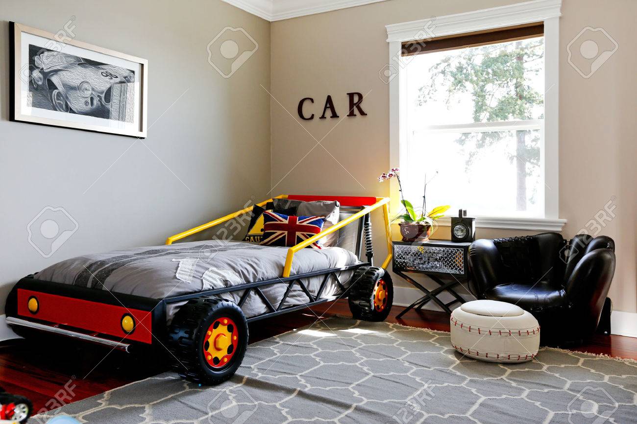 Jongen kamer interieur. modern design met een auto bed. royalty ...