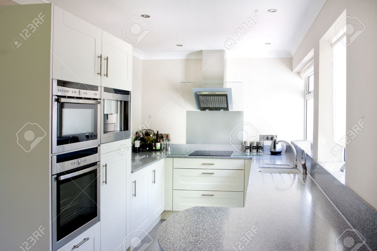 Bianchi moderni cucina e acciaio inox elettrodomestici nuovi foto ...