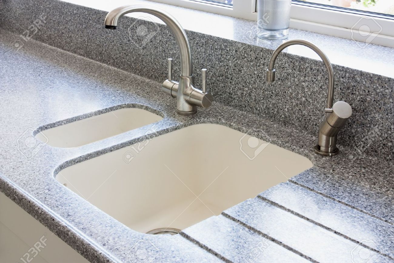 Granit küchenarbeitsplatte und keramik versunkenen waschbecken mit ...