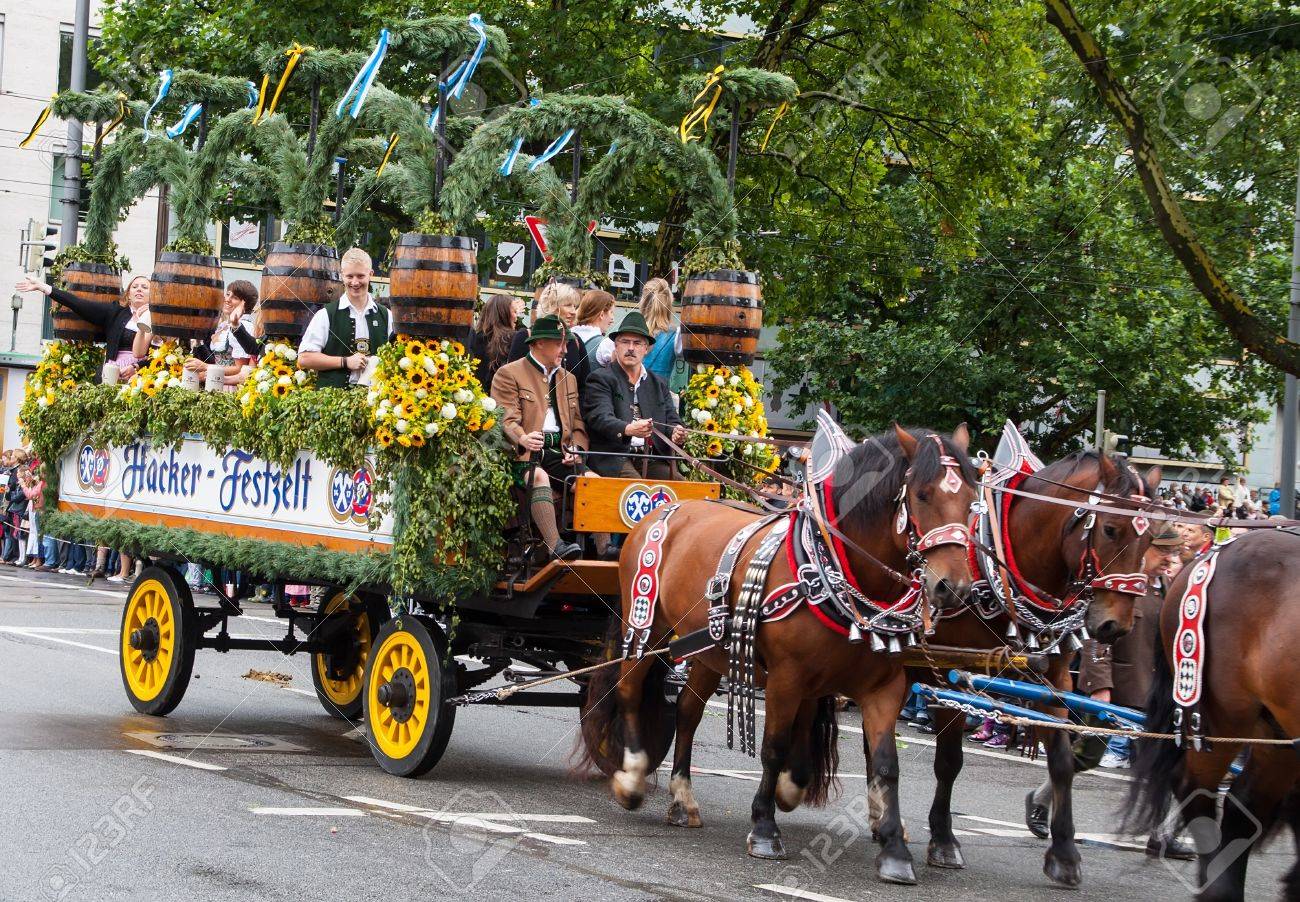 15418813-MUNICH-BAVARIA-GERMANY-2012-September-22-Horse-carriage-takes-part-into-Oktoberfest-solemn-processio-Stock-Photo.jpg
