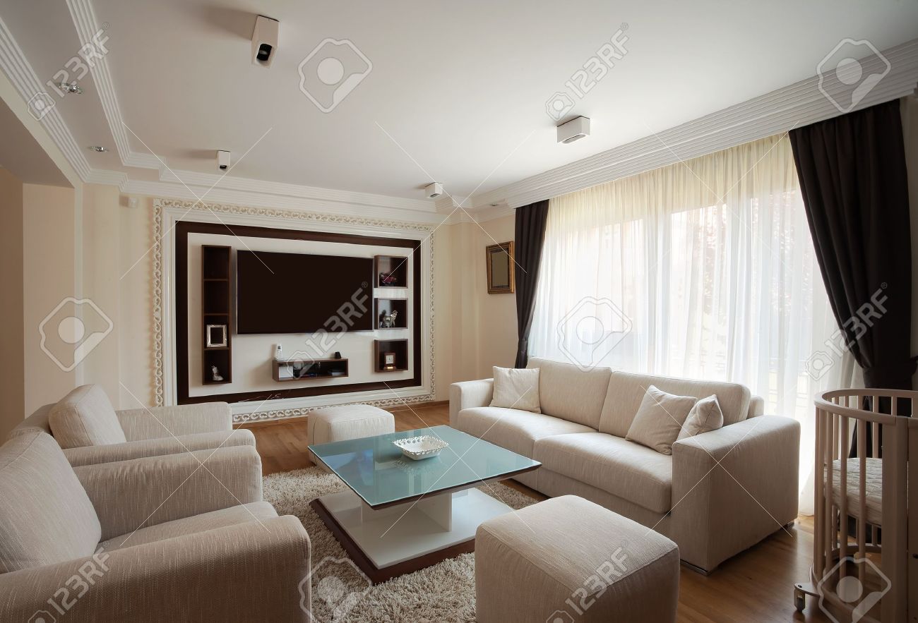 Interieur van een moderne woonkamer in het wit. royalty vrije foto ...