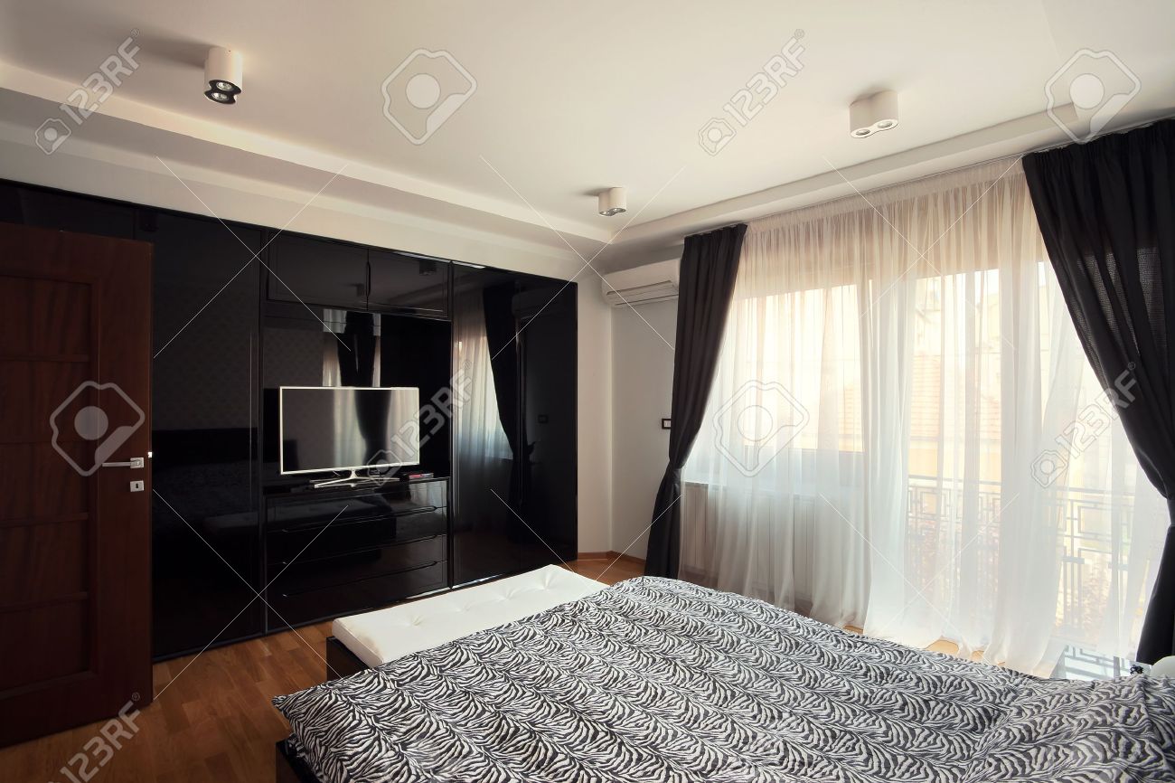 Intérieur d'une chambre à coucher moderne, design noir et blanc ...