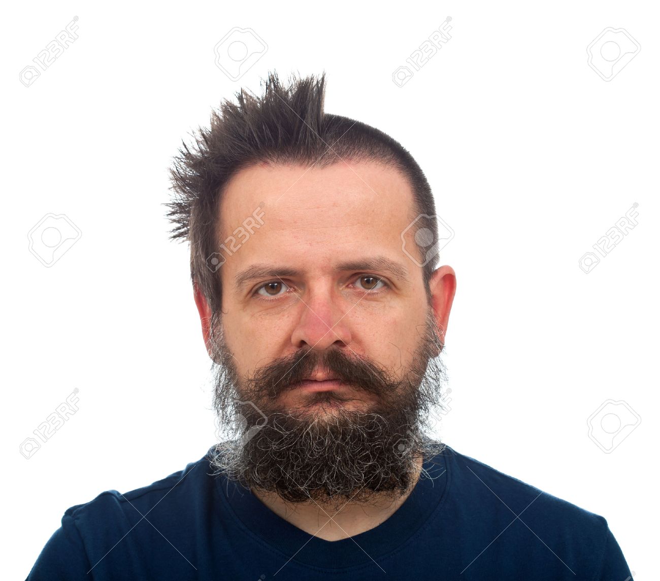 37128497-Guy-avec-une-grande-barbe-coupe