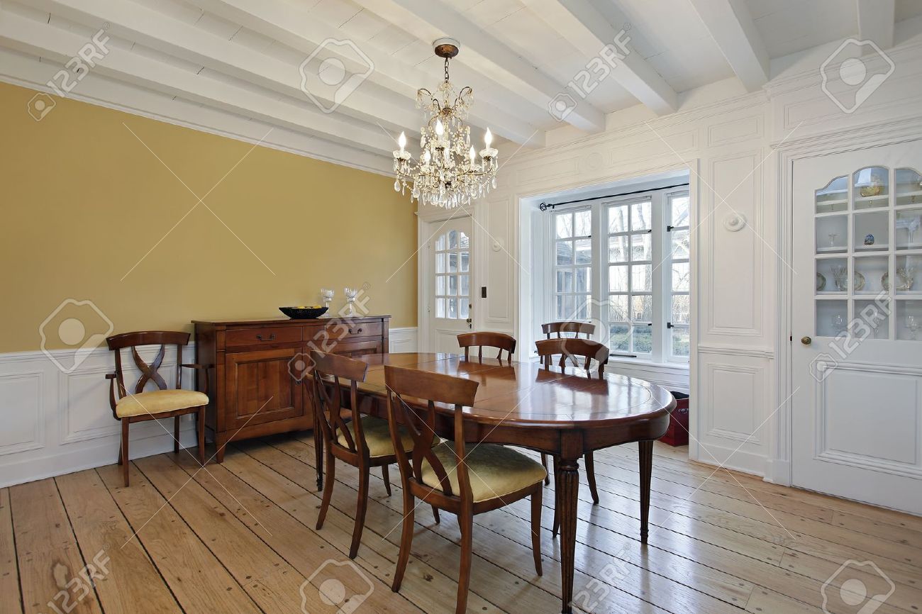 Costo soffitto con travi in legno: come illuminare un soffitto con ...