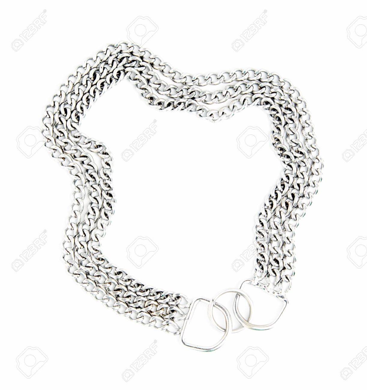 Foto de archivo , El perro un collar de gruesas cadena para perros grandes aislados en un fondo blanco.
